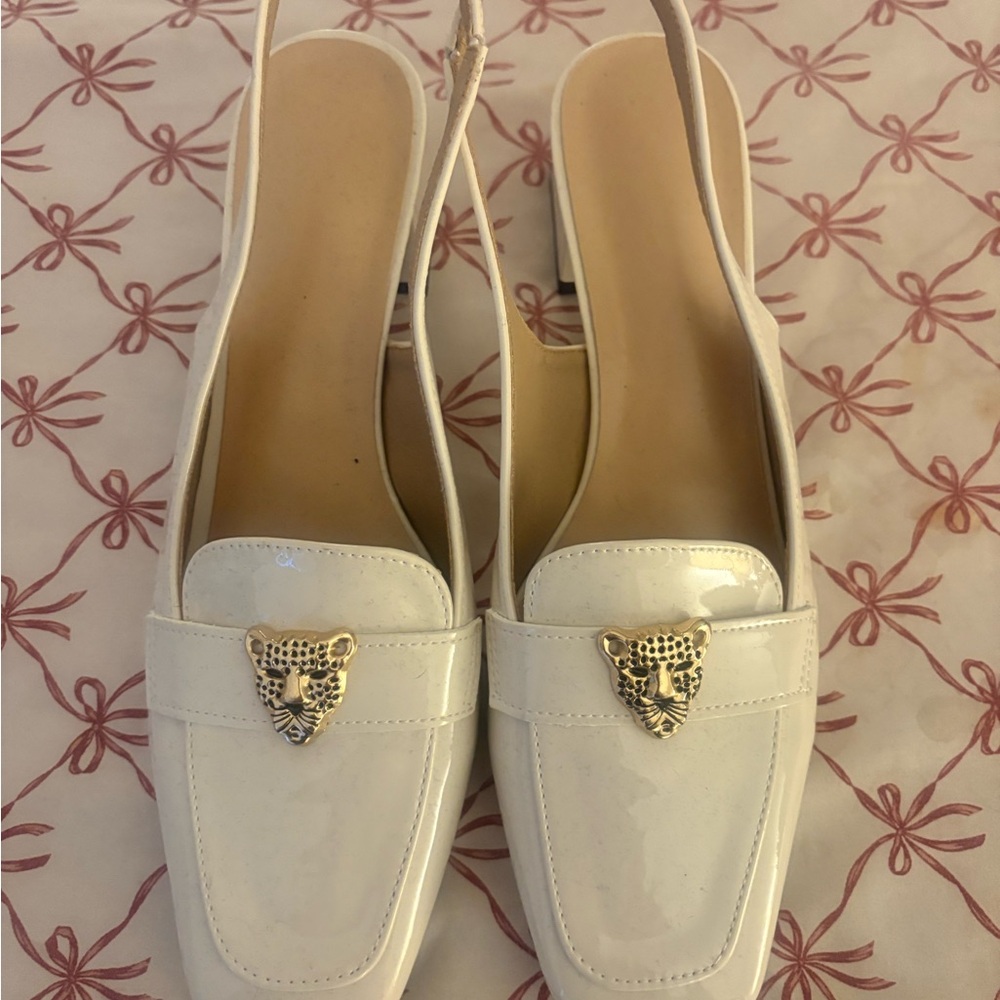 Elegant Cream Loafers with Gold Accent